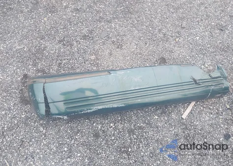 2000 Mercury Grand Marquis Gs z USA, uszkodzony, nr VIN 2MEFM74W3YX627146